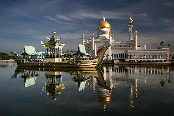 Sultan Omar Ali Saifuddin Mosque, reflected in the morning light, Brunei