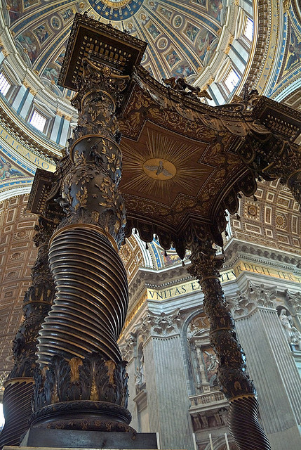 Baldaquino de Bernini inside San Pedro Basilica, Vatican