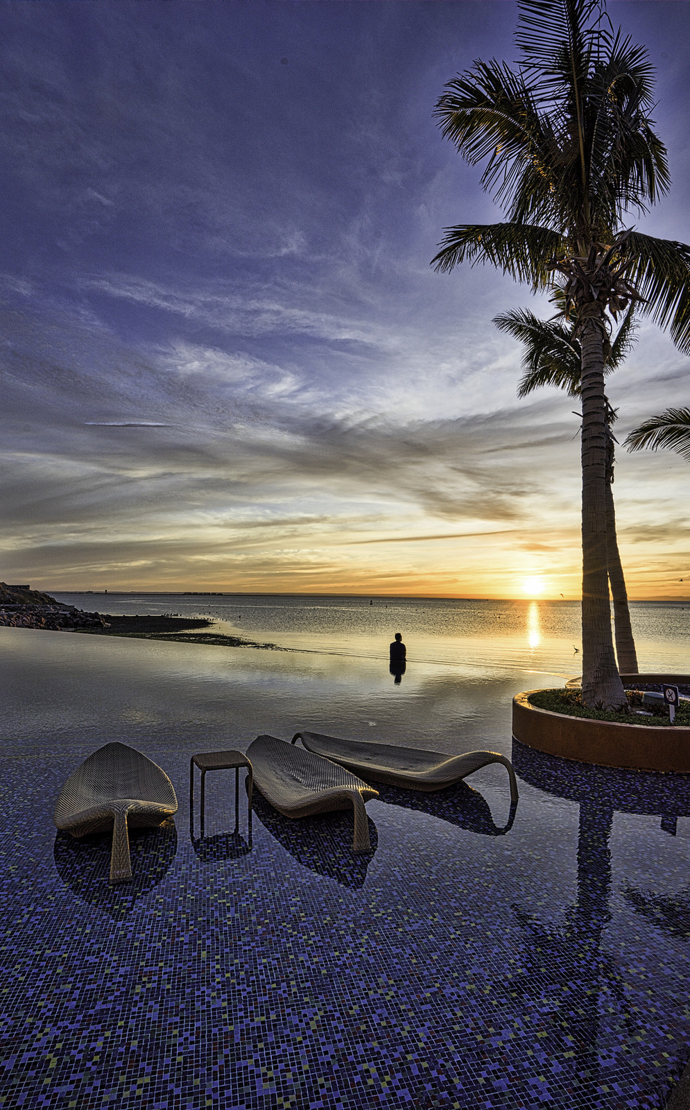 Reflections of Infinity Pool, Costa Baja / Mexico